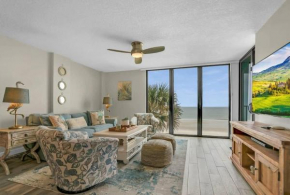 Upscale Oceanfront Condo with Panoramic Views and Pool